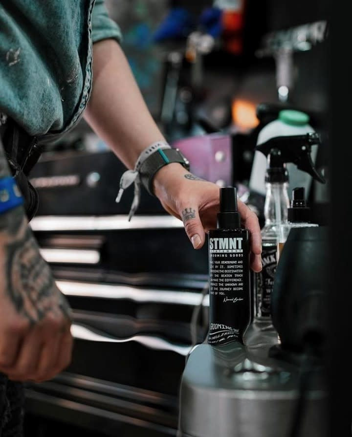 Vaporisateur embellisseur "Grooming Spray" Tenue légère, fini naturel (200ml/6.76oz)