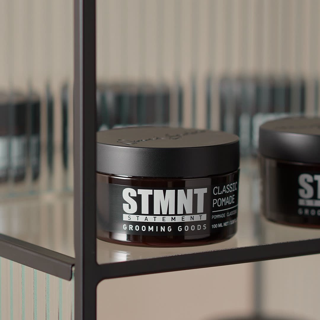 STMNT Grooming Goods - Pommade classique "Classic Pomade" - Tenue forte, brillance naturel