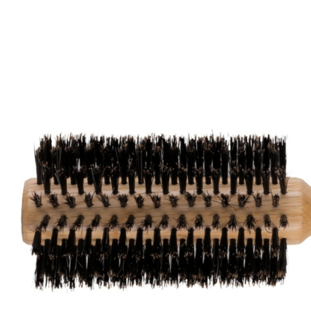 Brosse ronde en poil de sanglier "Nature Pro" avec manche en bois de chêne