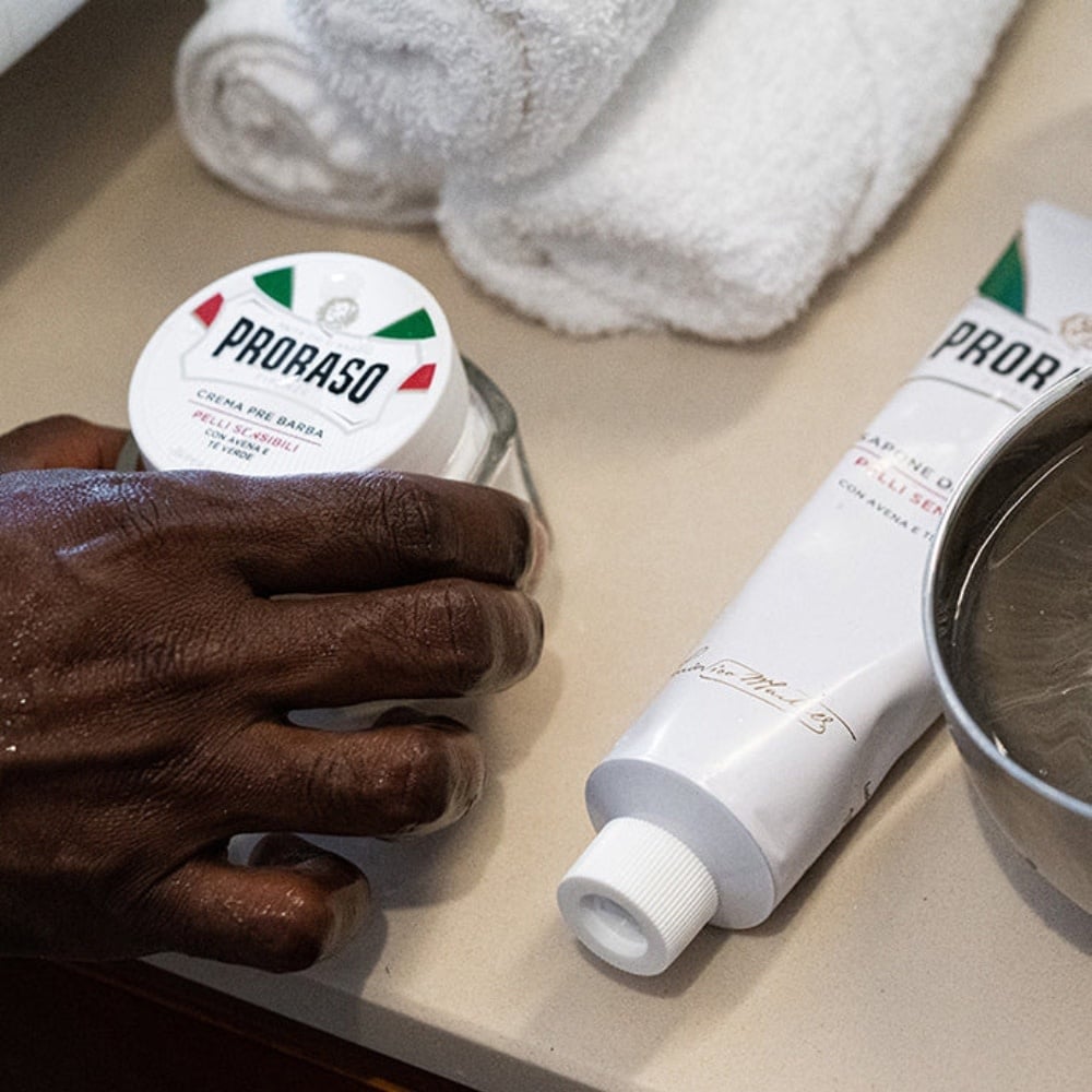 Crème de pré-rasage au thé vert et à l'avoine - Pour peau sensible (100ml/3.6oz)