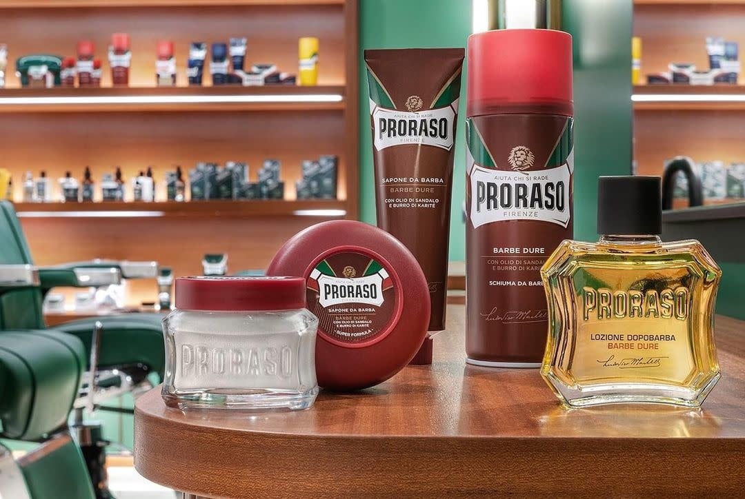 Mousse à raser "Moisturising and nourishing" à l'huile de bois de santal et au beurre de karité - Pour les barbes fortes