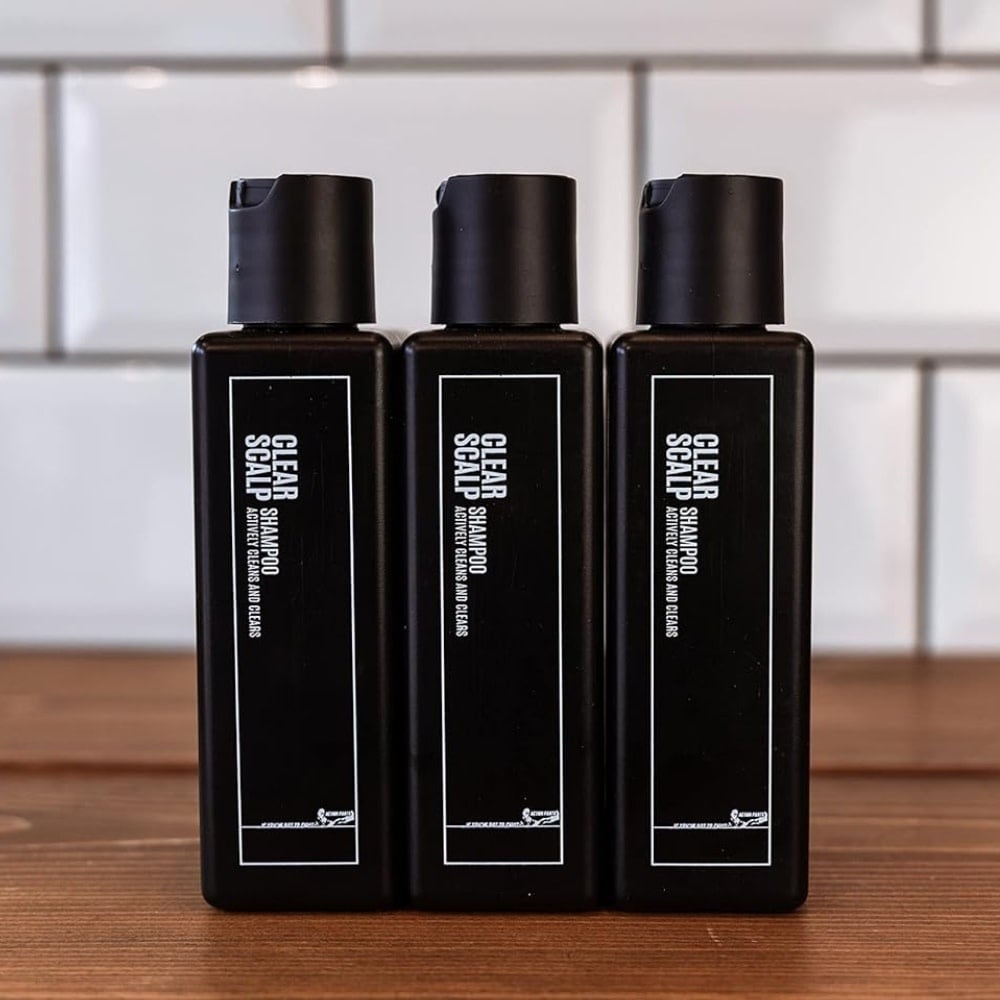 Shampoing apaisant pour le cuir chevelu "Clear Scalp" - Nettoie et purifie activement (240ml/8.1oz)