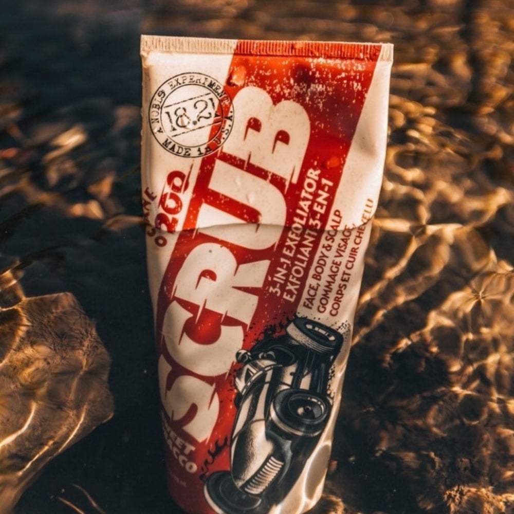 18.21 Man Made - Exfoliant 3 en 1 visage, corps et cuir chevelu "Octane 200 Sweet Tobacco"