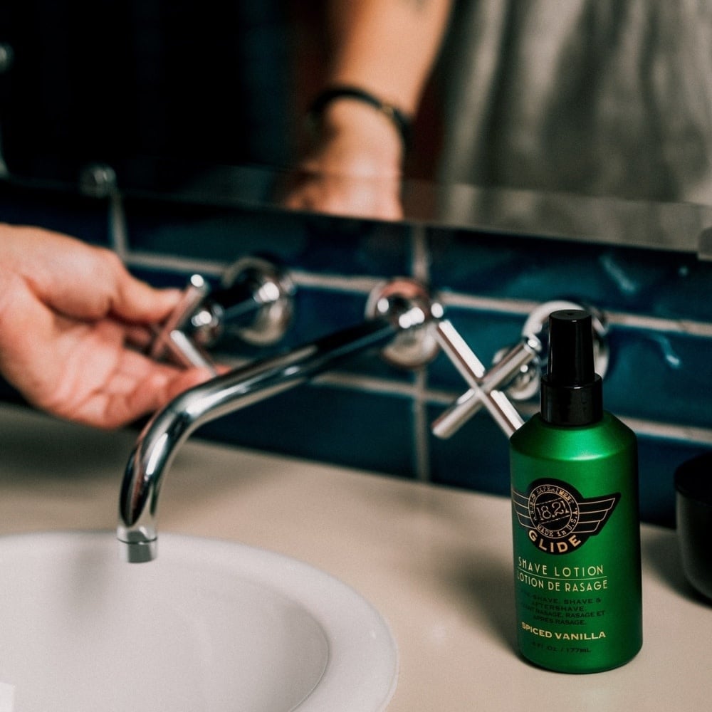 18.21 Man Made - Lotion de rasage formule hydratante avec Aloe Vera et Jojoba Biologique "Spiced Vanilla" - Claire, Doux et précis