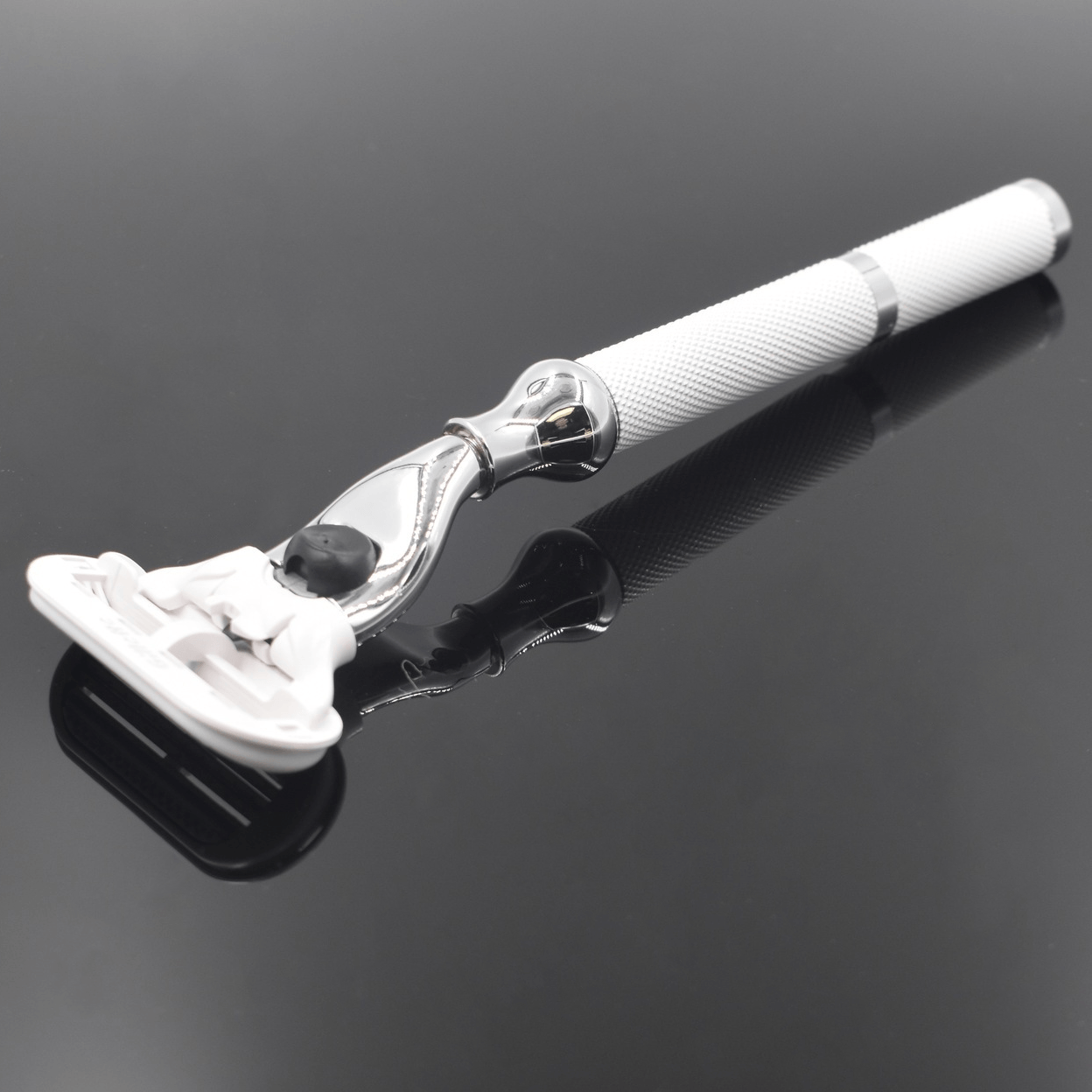 Rasoir 77L compatible avec les lames Gillette Venus - Blanc et chrome