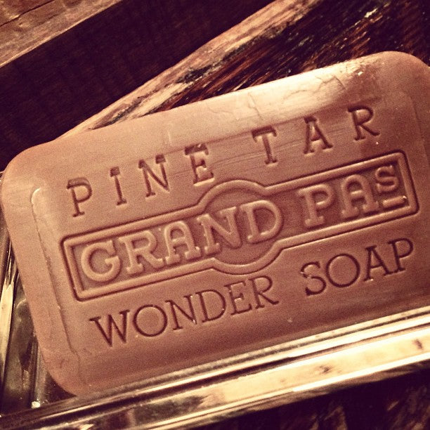 Barre de savon "The Original Wonder Soap Pine Tar" - Corps, visage et cheveux (120g/4.25oz)