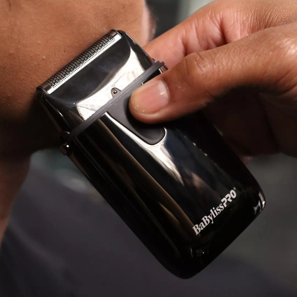 Rasoir métallique à lames unique "UVFoil" avec lumière UV désinfectante - Titane noir