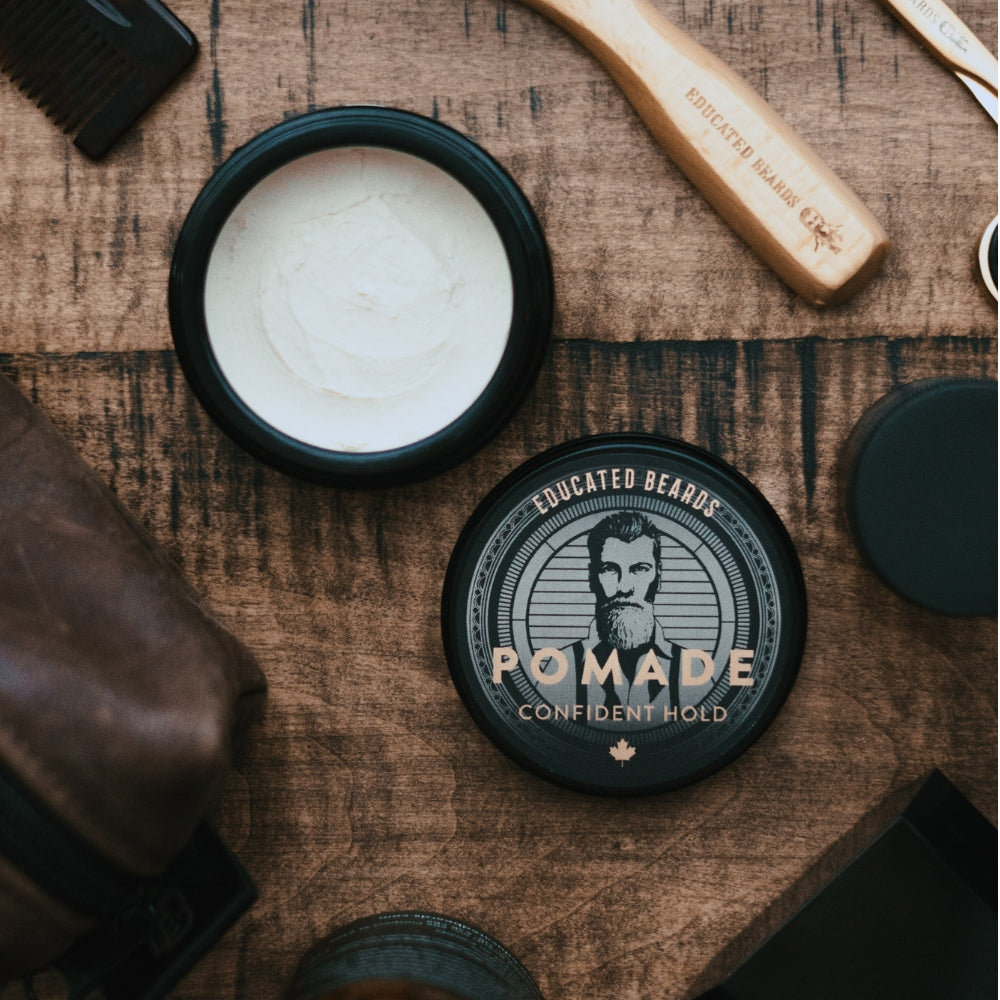 Pommade "Confident Hold Pomade" - Tenue forte, remaniable, fini naturel (86ml/2.9oz)