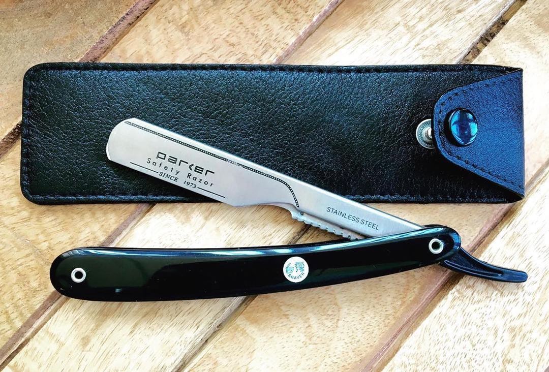 Rasoir de barbier à lame droite PTB avec système à poussoir - Résine noir