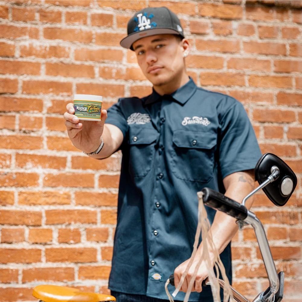 Suavecito X Mister Cartoon - Pommade "Firme Strong Hold" Édition "Master Deluxe Scent" - Tenue extra forte brillance moyenne (118.3ml/4.0oz)