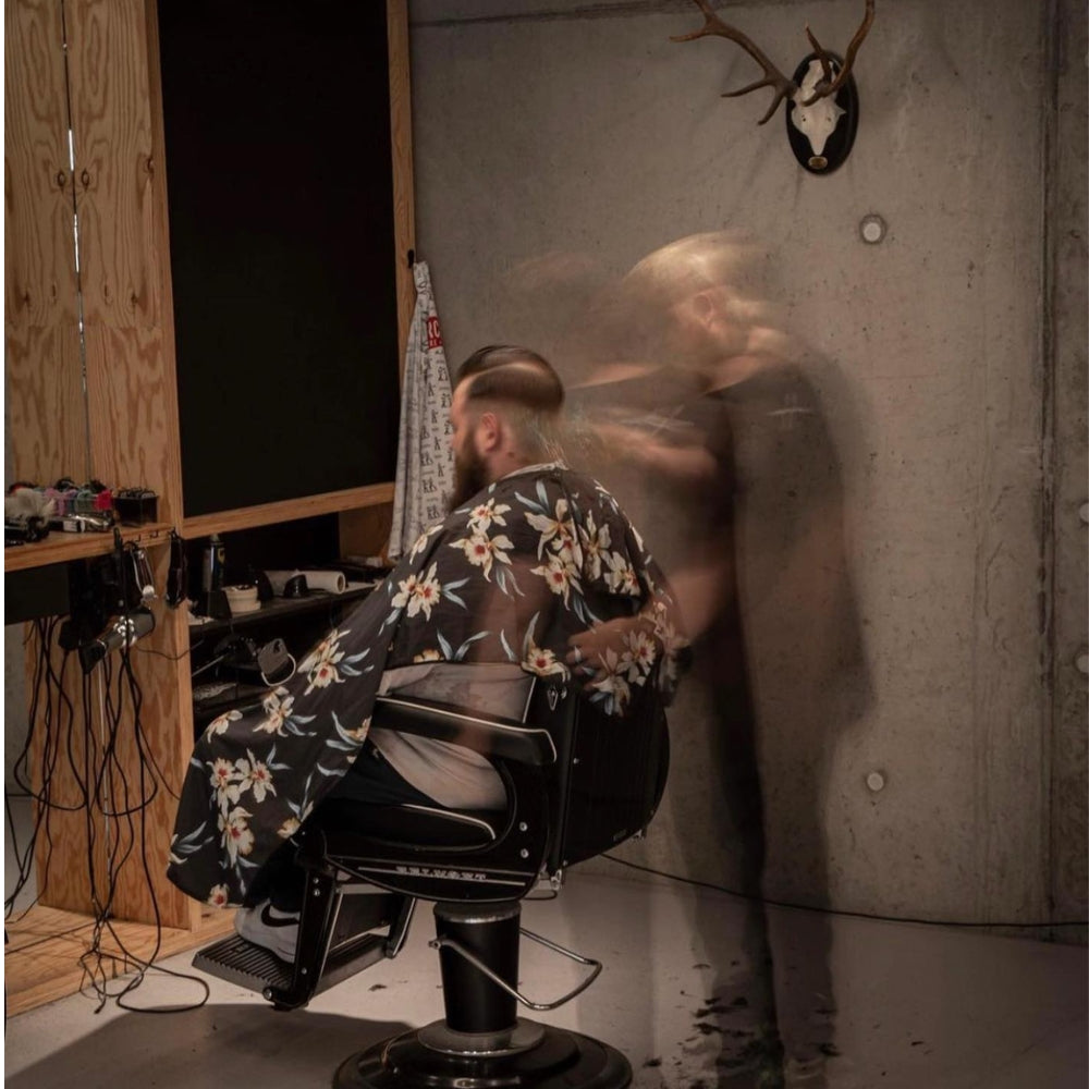 Cape Gang - Cape de barbier "Hawaii BLK" col en lycra extensible et fermetures à boutons-pression (140cm/55" x 160cm/63") - Noir