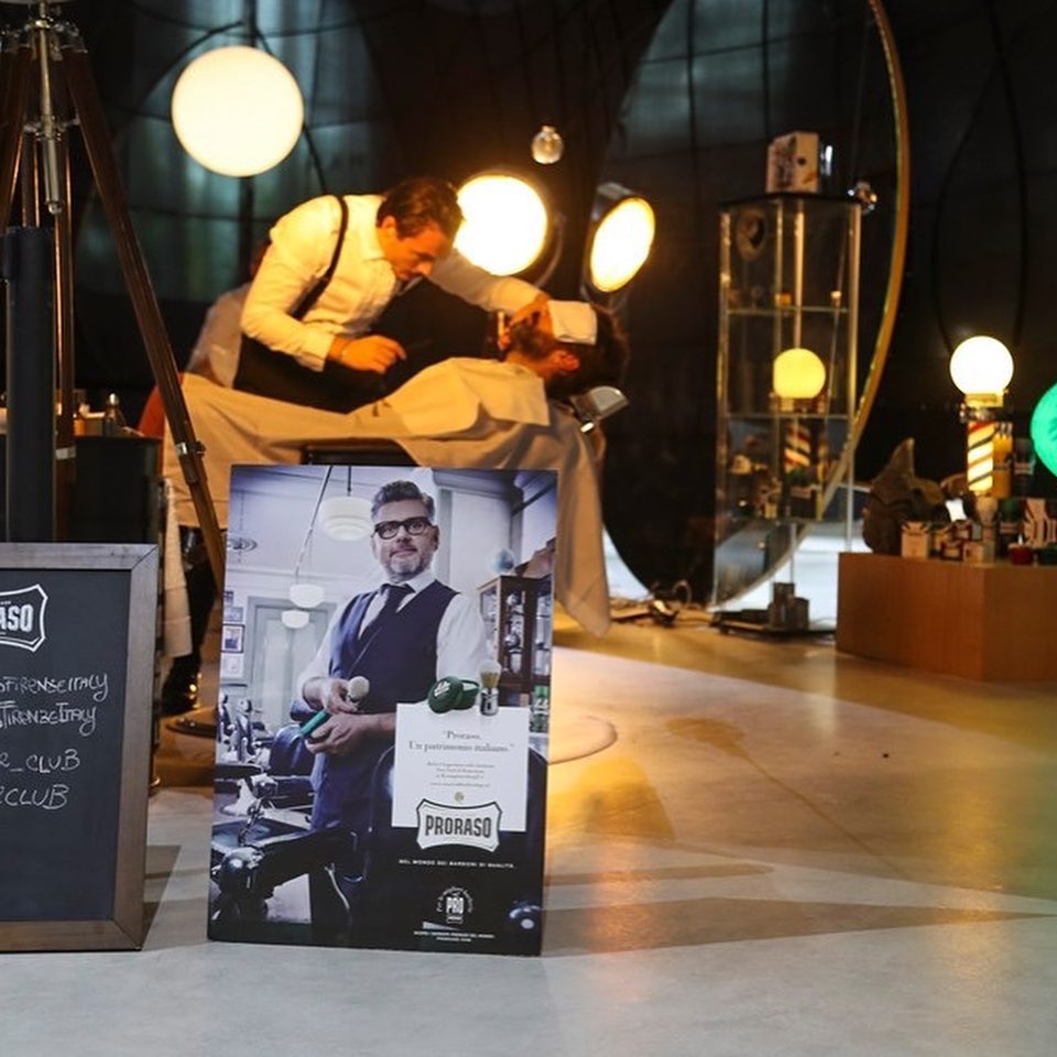 Crème de pré-rasage à l'huile d'eucalyptus et au menthol (100ml/3.6oz)