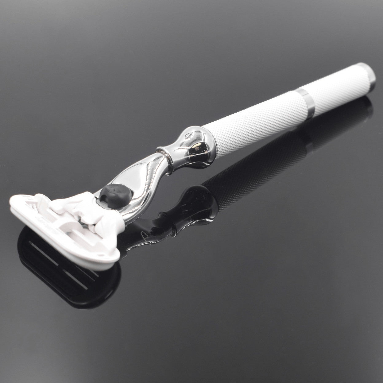 Rasoir 77L compatible avec les lames Gillette Venus - Blanc et chrome