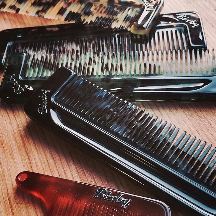 Peigne à moustache 1,0mm d'espacement (72mm/2.83") - Ambre