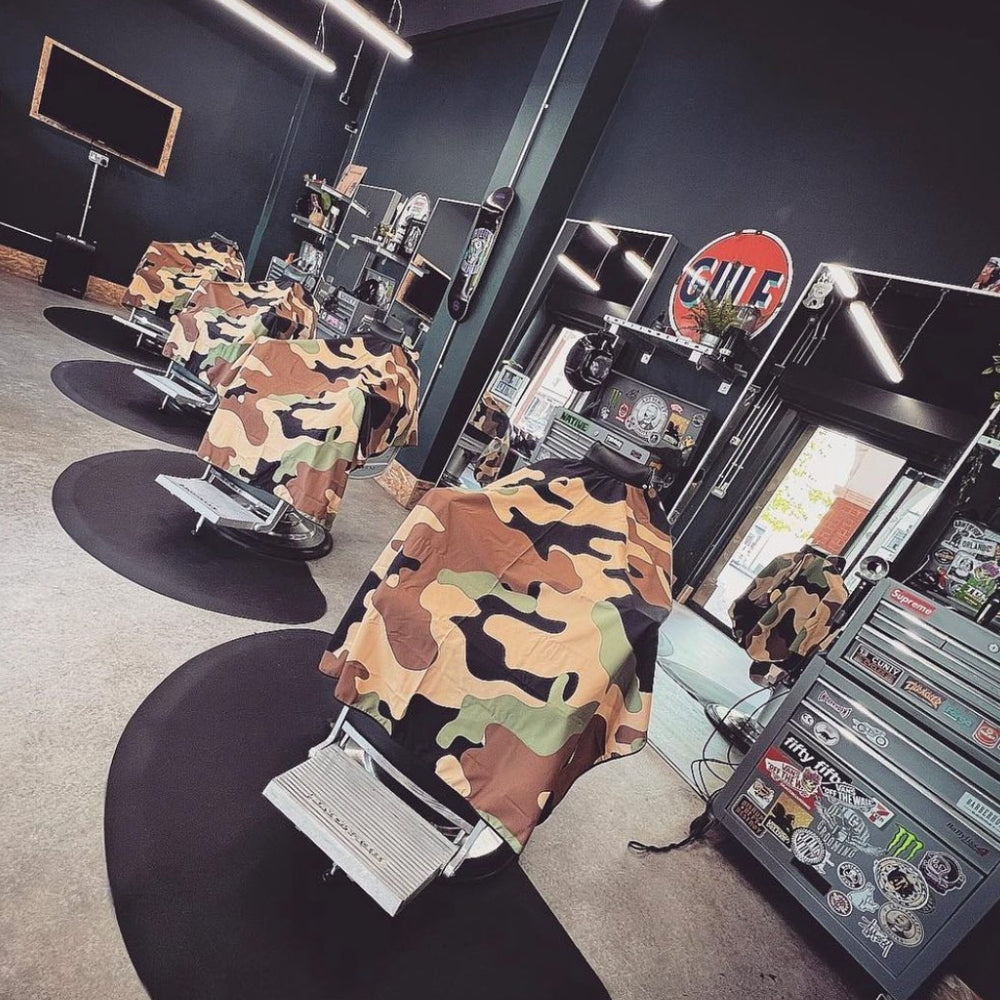 Cape de barbier "Camo" col en lycra extensible et fermetures à boutons-pression (140cm/55" x 160cm/63") - Noir et Beige