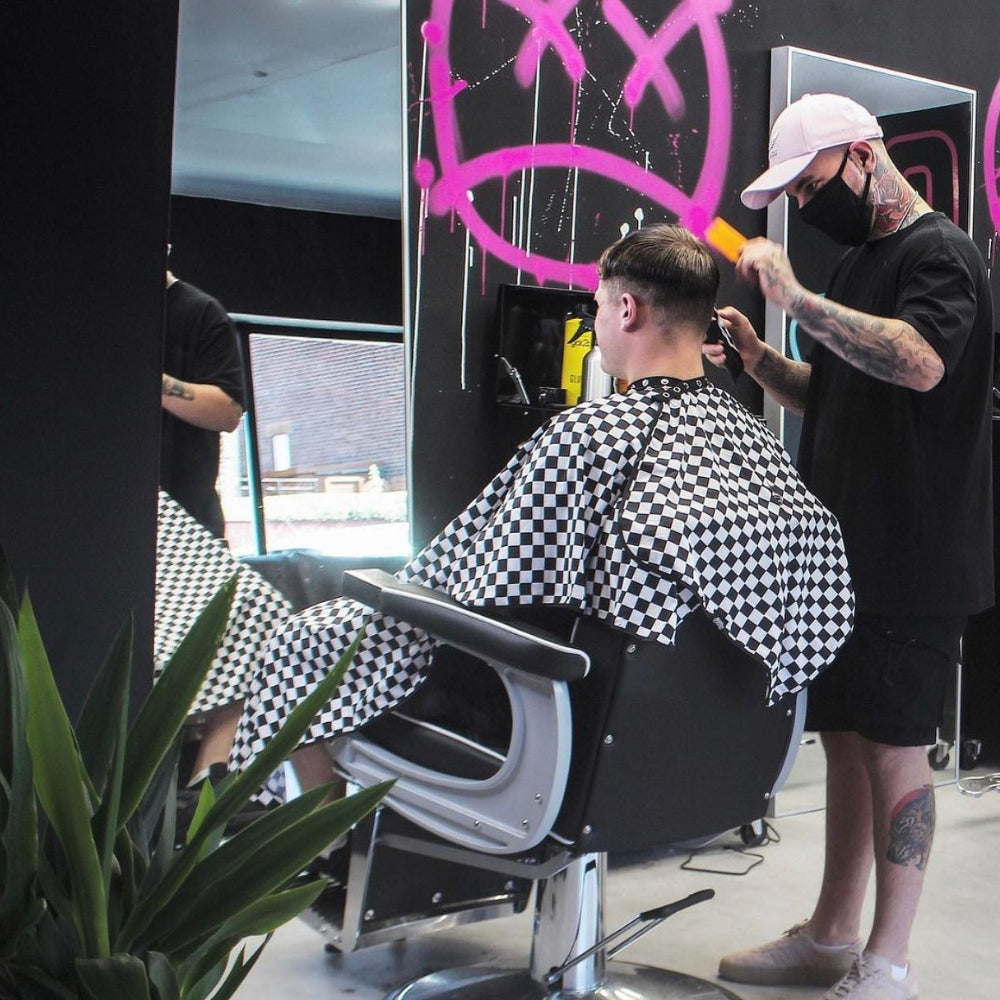 Cape de barbier "Checkerboard" col en lycra extensible et fermetures à boutons-pression (140cm/55" x 160cm/63") - Noir et Blanc