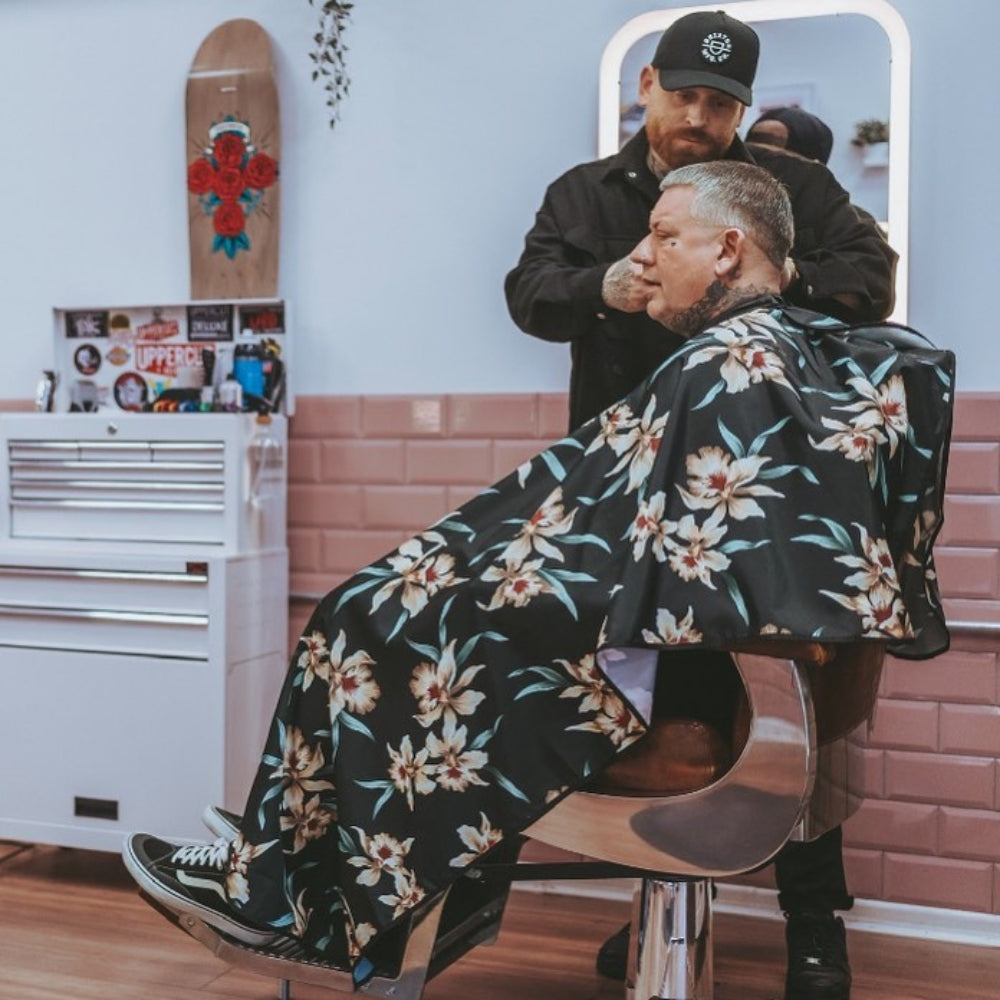 Cape Gang - Cape de barbier "Hawaii BLK" col en lycra extensible et fermetures à boutons-pression (140cm/55" x 160cm/63") - Noir