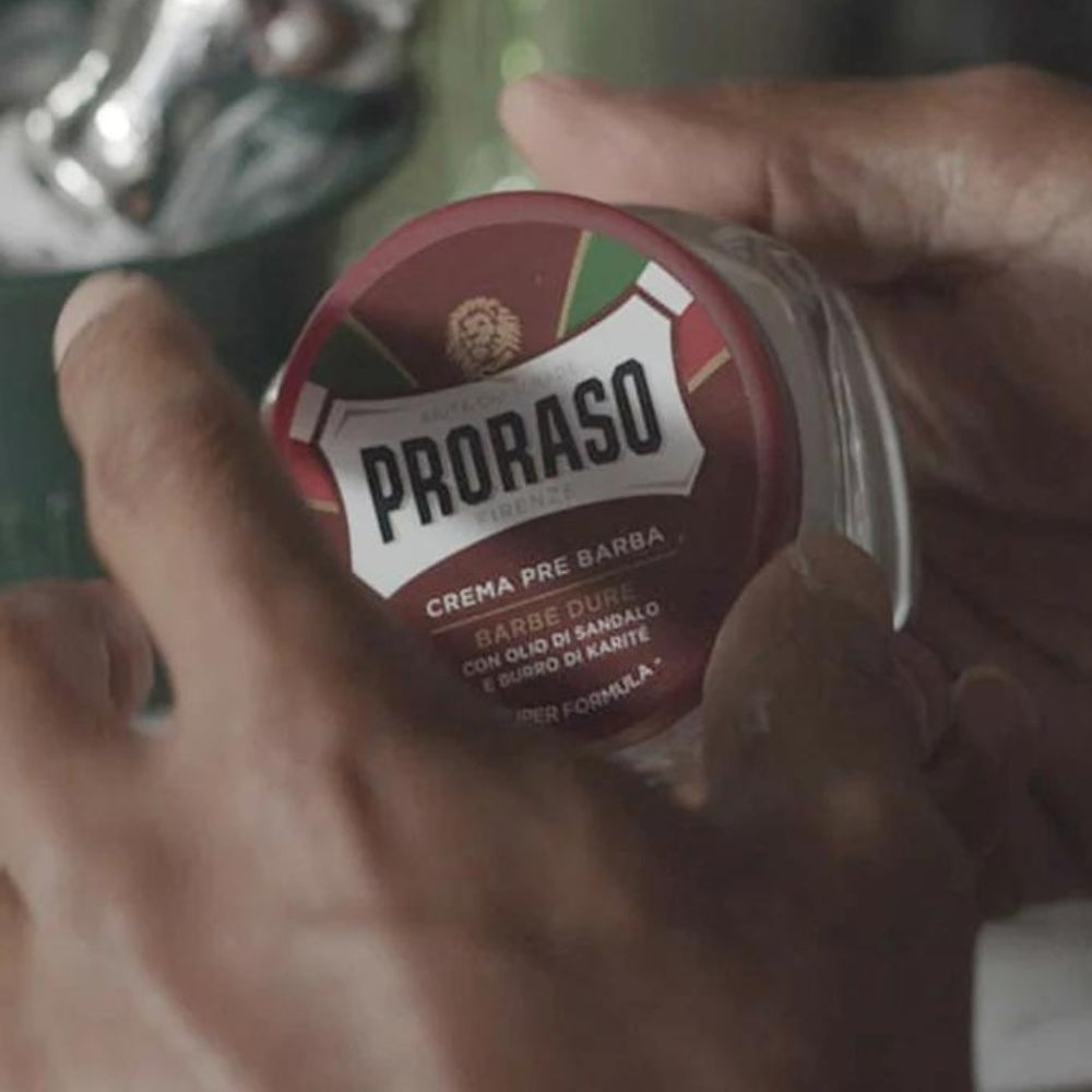 Crème pré-rasage à l'huile de bois de santal et au beurre de karité - Pour les barbes plus épaisses (100ml/3.6oz)