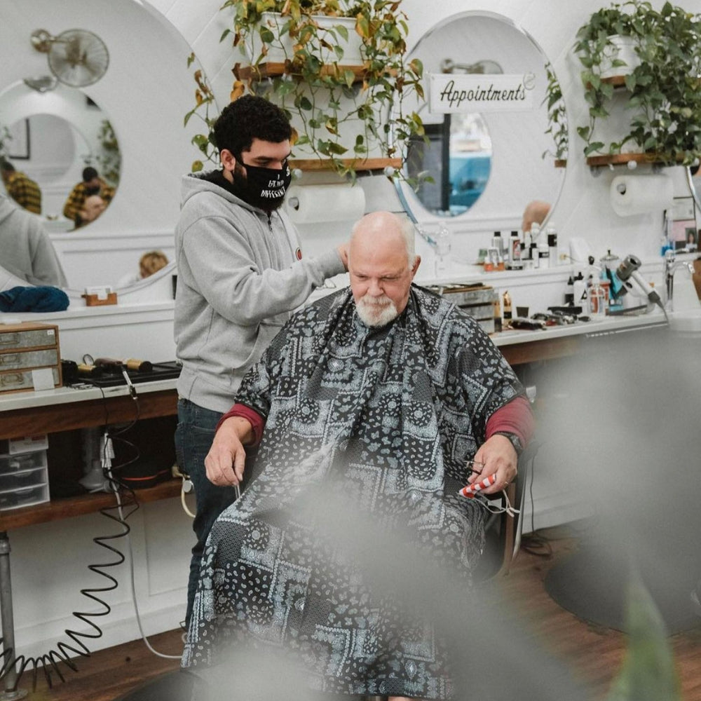 Cape de barbier "Patch BLK" col en lycra extensible et fermetures à boutons-pression (140cm/55" x 160cm/63") - Noir