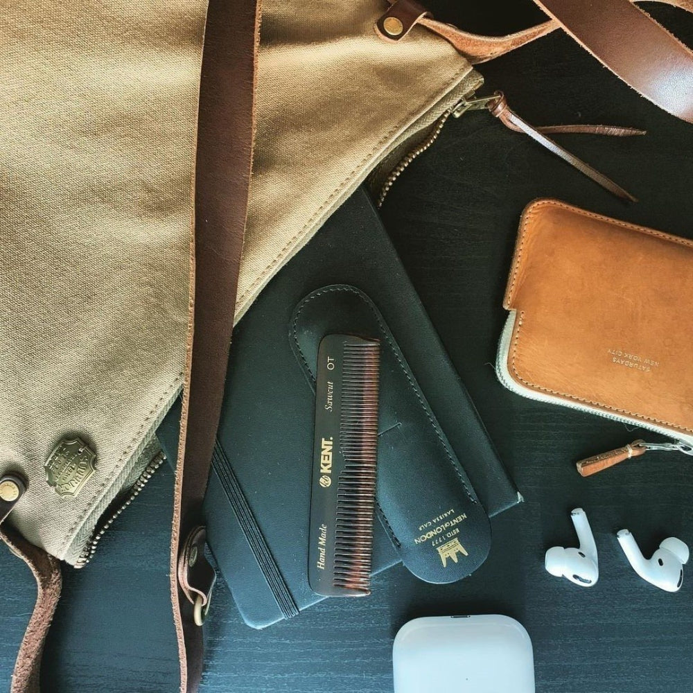 KENT. - Peigne de poche avec étui de cuir - Pour cheveux fins (112mm/4.4") - Nu 22 Case