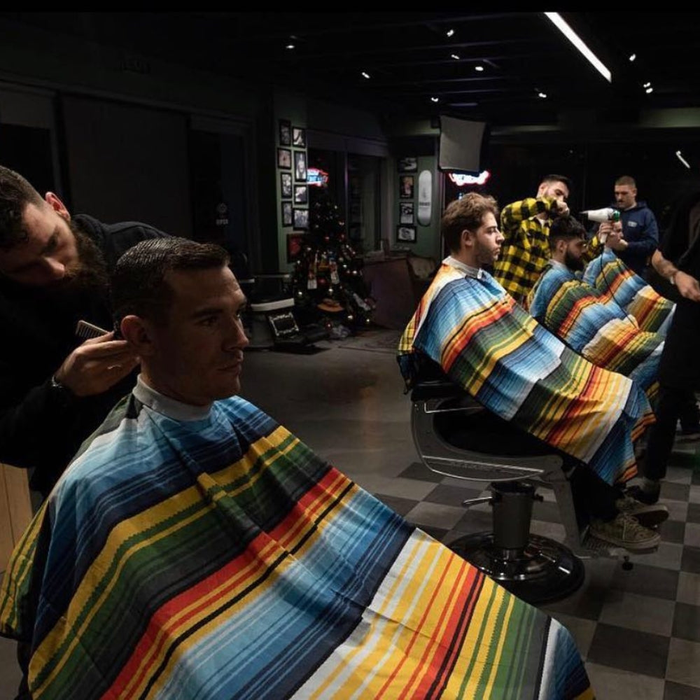 Cape Gang - Cape de barbier "Sarape" col en lycra extensible et fermetures à boutons-pression (140cm/55" x 160cm/63") - Bleu