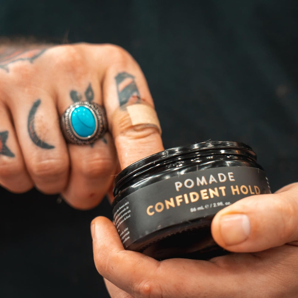 Pommade "Confident Hold Pomade" - Tenue forte, remaniable, fini naturel (86ml/2.9oz)