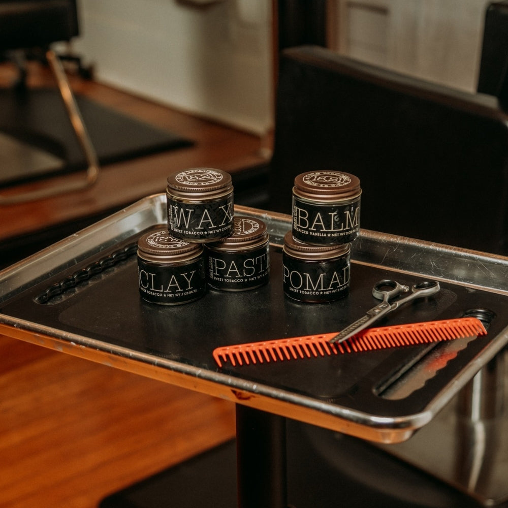 Argile coiffante "Sweet Tobacco Hair Clay" - Tenue moyenne, sans brillance (56.7g/2.0oz)