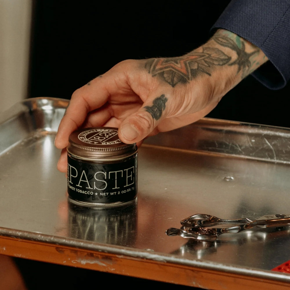 18.21 Man Made - Pâte coiffante "Sweet Tobacco Hair Paste" - Tenue légère, brillance moyenne (56.7g/2.0oz)