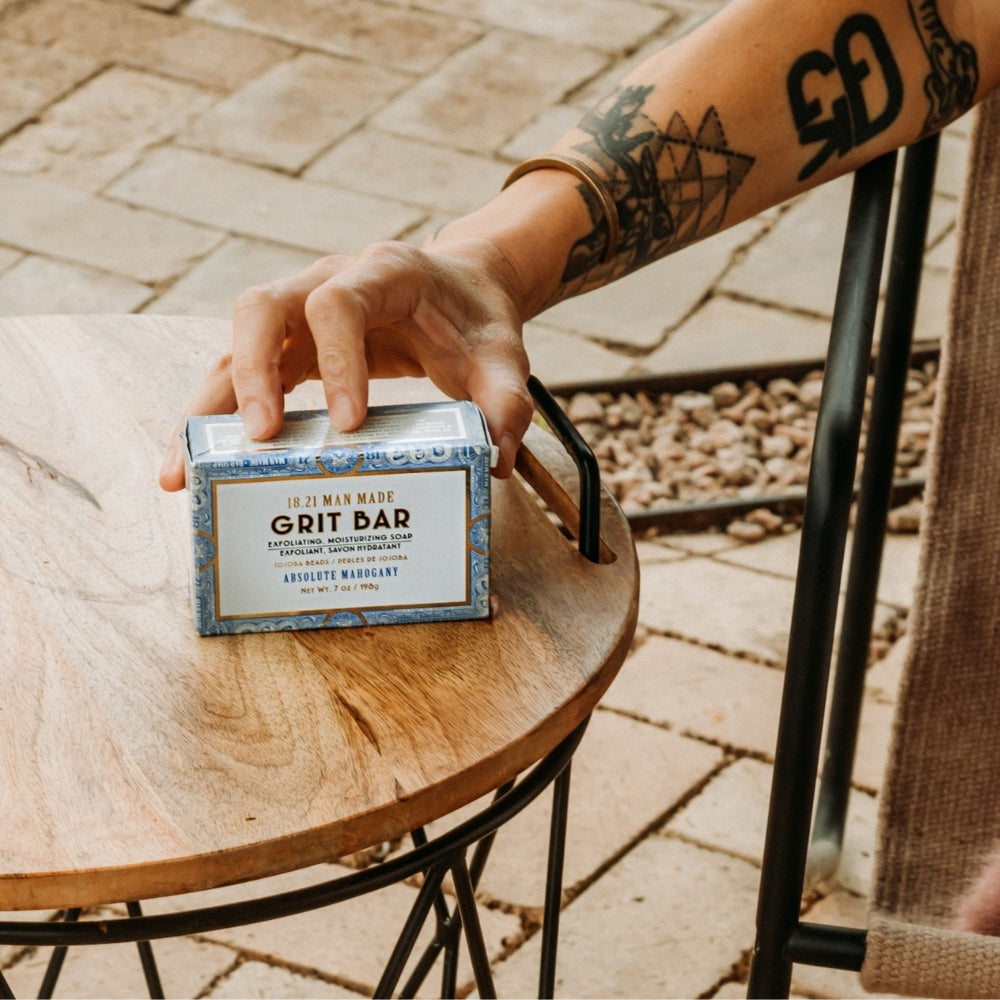 18.21 Man Made - Savon en bar "Absolute Mahogany Grit Bar Perles de Jojoba" savon exfoliant et hydratant (198g/7.0oz)
