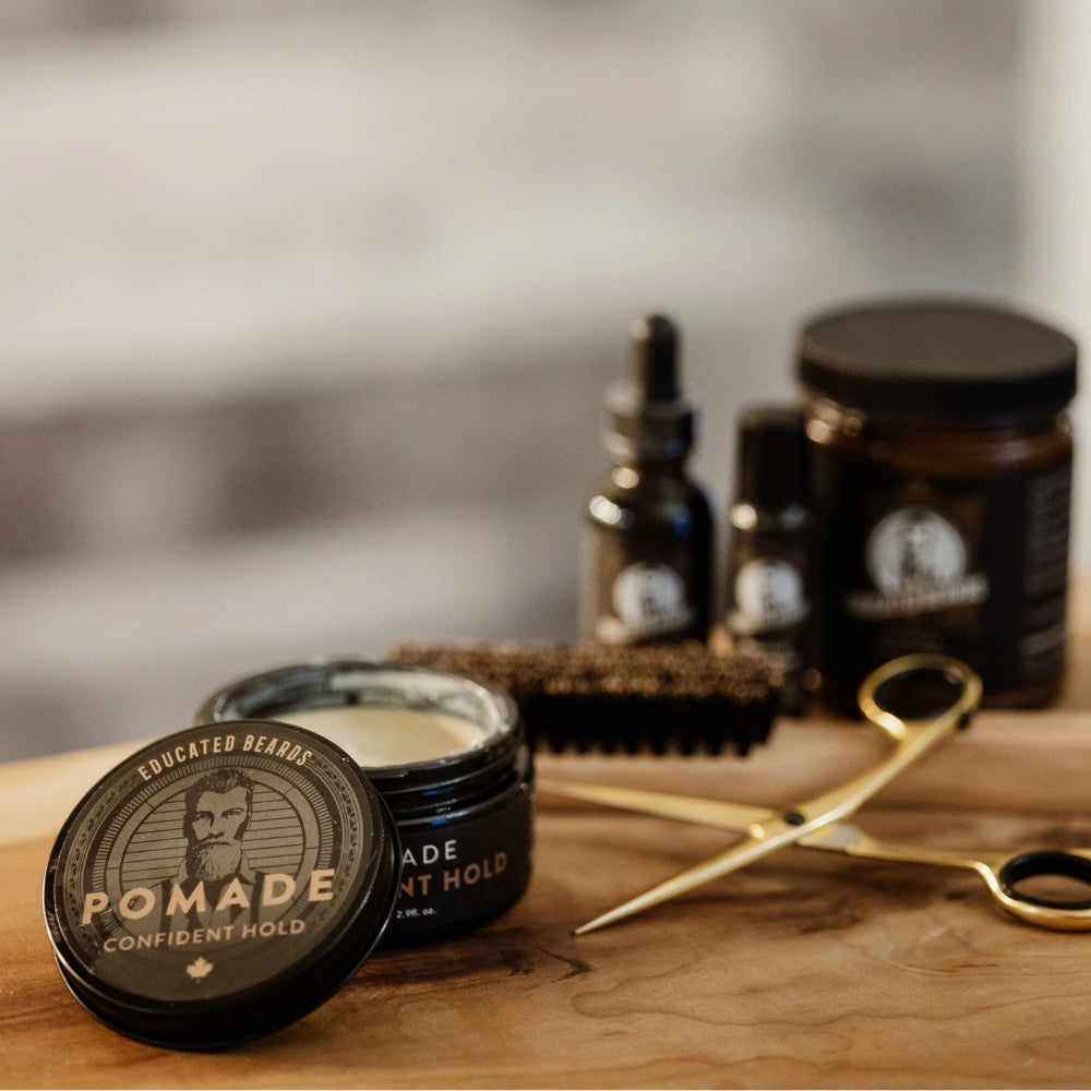 Pommade "Confident Hold Pomade" - Tenue forte, remaniable, fini naturel (86ml/2.9oz)