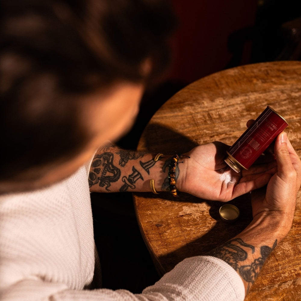 18.21 Man Made - Poudre coiffante et épaississante "Sweet Tobacco Powder" (8g/0.28oz)