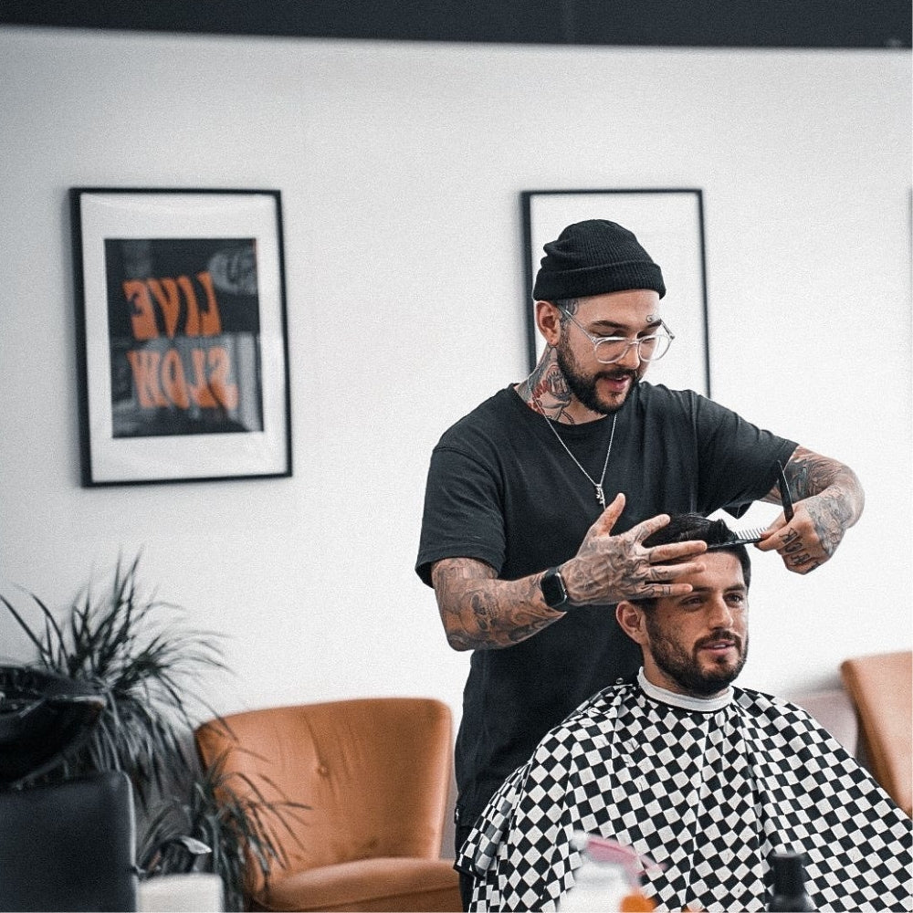 Cape de barbier "Checkerboard" col en lycra extensible et fermetures à boutons-pression (140cm/55" x 160cm/63") - Noir et Blanc