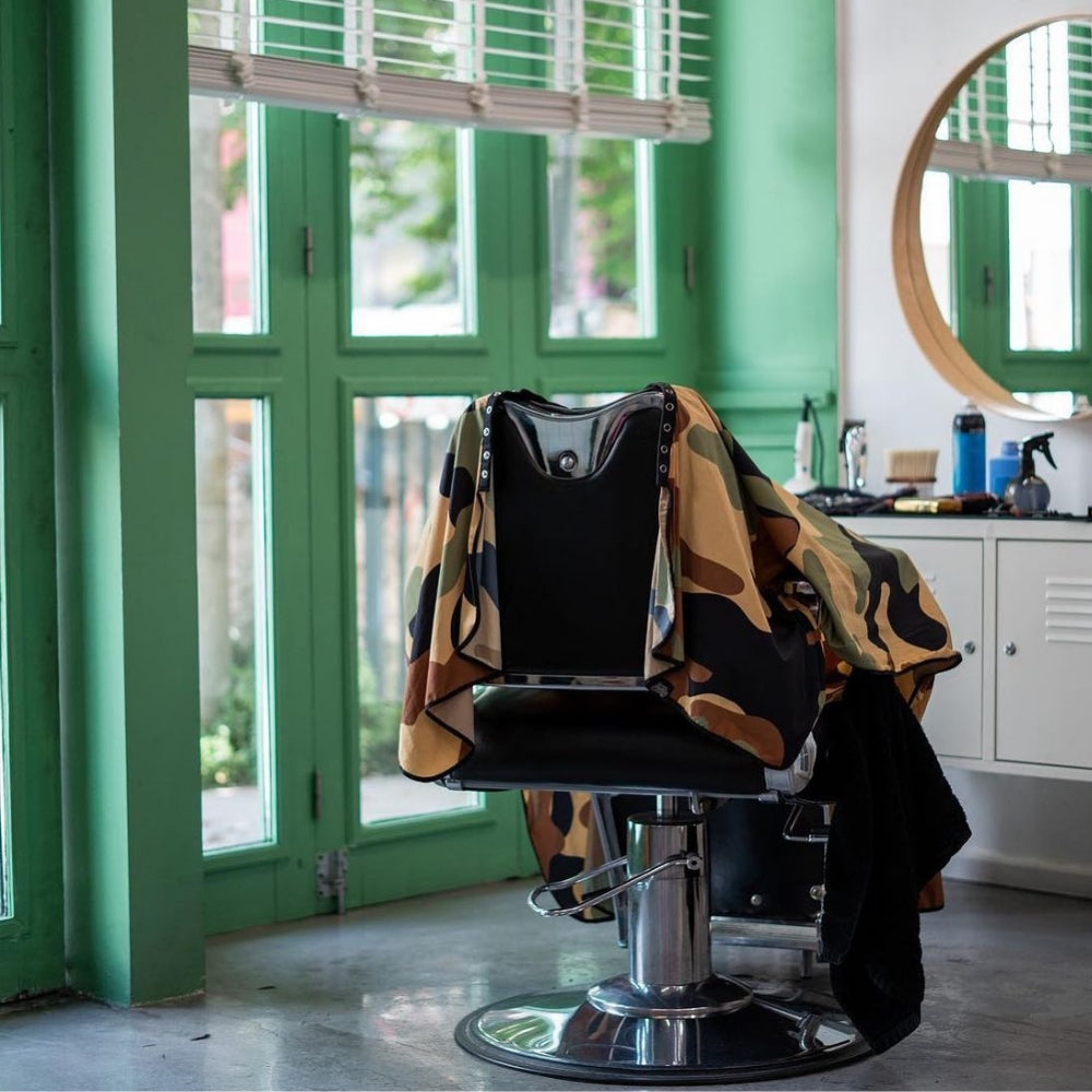 Cape de barbier "Camo" col en lycra extensible et fermetures à boutons-pression (140cm/55" x 160cm/63") - Noir et Beige