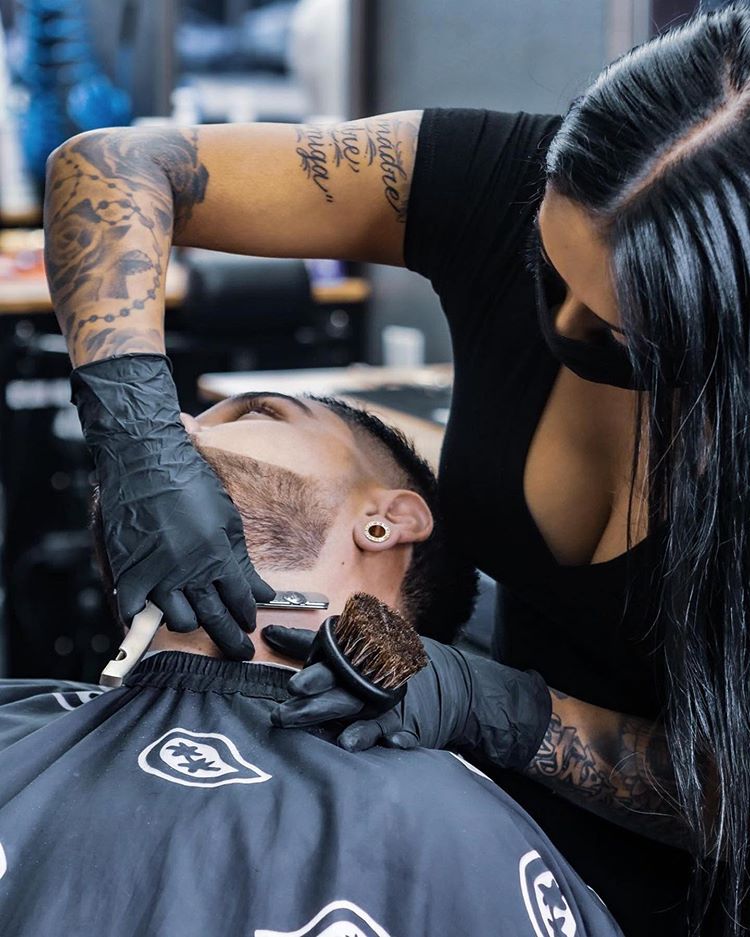 Brosse en poils de sanglier "Black Firm Boar Bristle Brush" résistance ferme