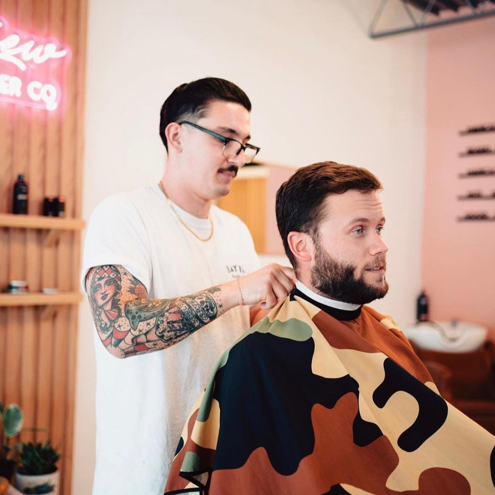 Cape de barbier "Camo" col en lycra extensible et fermetures à boutons-pression (140cm/55" x 160cm/63") - Noir et Beige