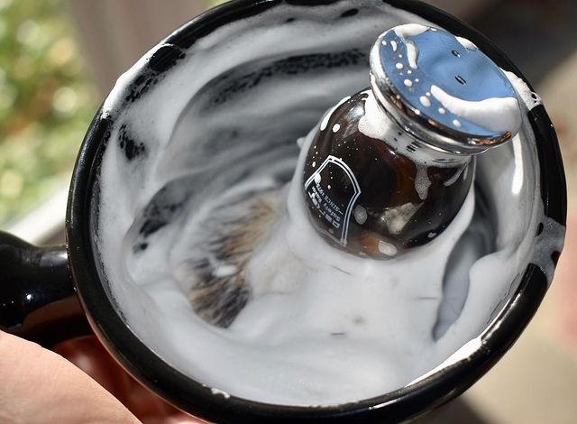 Savon raser - Bois de santal et au beurre de karité (100g/3.53oz)