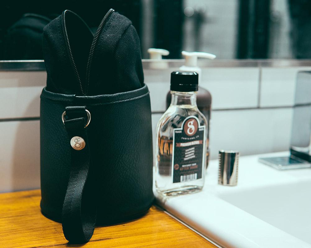 Trousse de toilette debout (20.3cm/ 8" x 12.7cm/ 5" x 12.7cm/ 5")